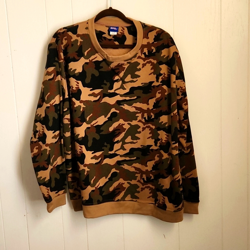 NWOT CAMO MENS SWEATER